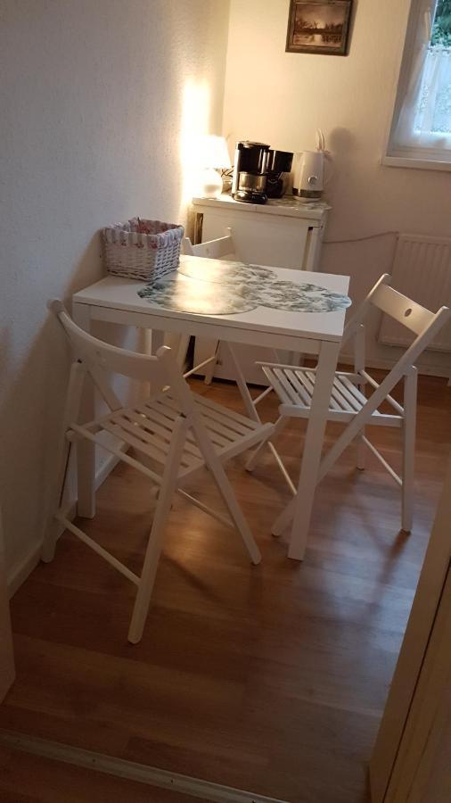 Kuenstler Ferienwohnung 3 Zimmer Kueche Bad Zentrale Lage Wulsbuttel ภายนอก รูปภาพ