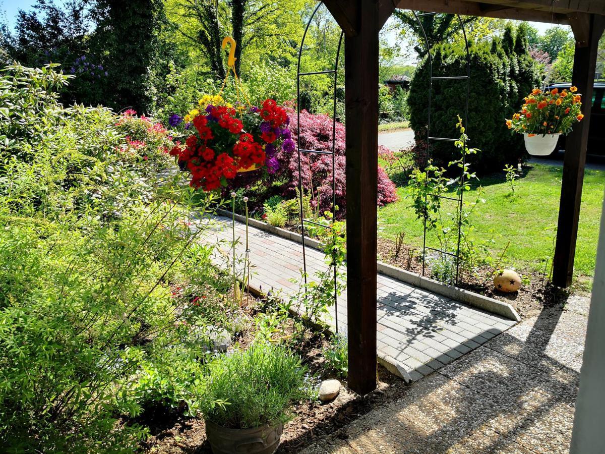 Kuenstler Ferienwohnung 3 Zimmer Kueche Bad Zentrale Lage Wulsbuttel ภายนอก รูปภาพ