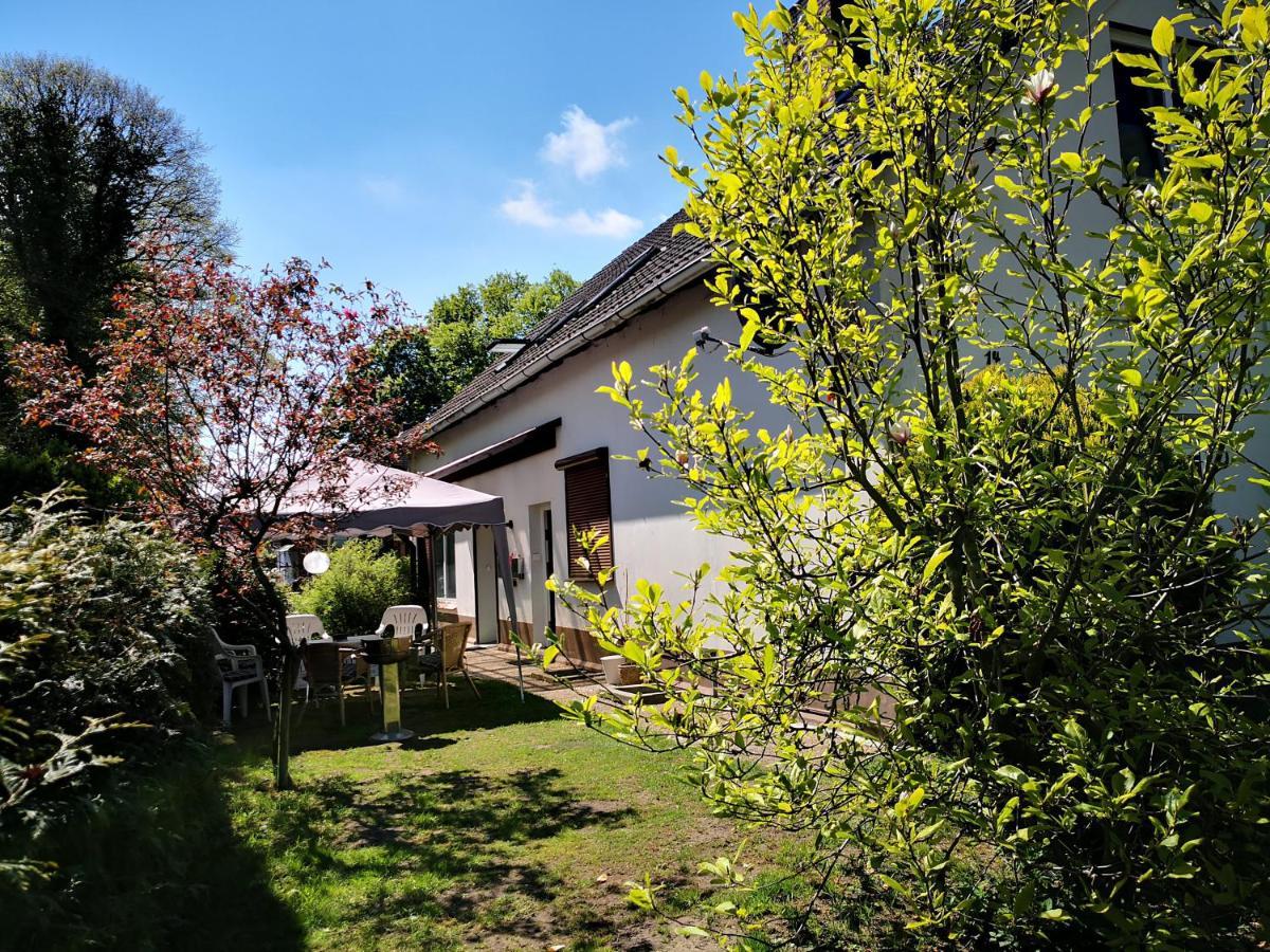 Kuenstler Ferienwohnung 3 Zimmer Kueche Bad Zentrale Lage Wulsbuttel ภายนอก รูปภาพ