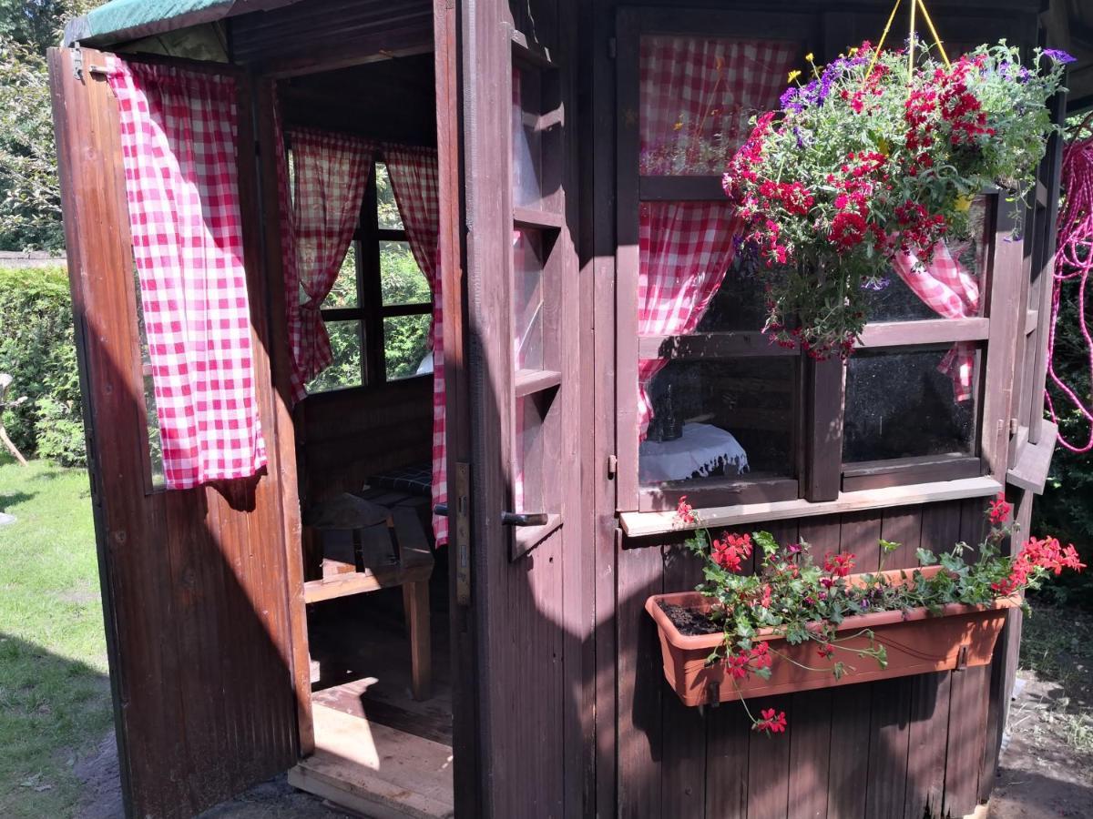 Kuenstler Ferienwohnung 3 Zimmer Kueche Bad Zentrale Lage Wulsbuttel ภายนอก รูปภาพ