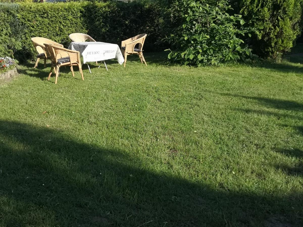 Kuenstler Ferienwohnung 3 Zimmer Kueche Bad Zentrale Lage Wulsbuttel ภายนอก รูปภาพ