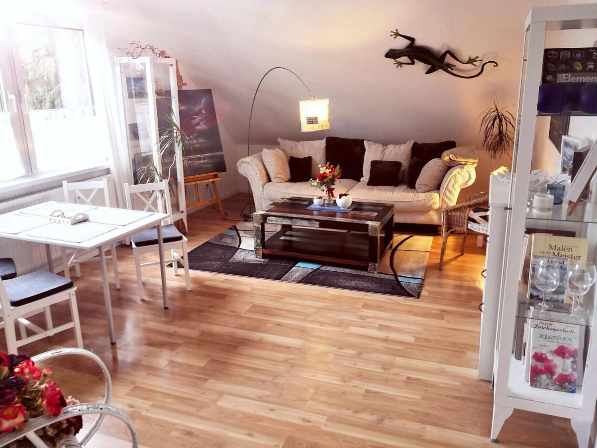 Kuenstler Ferienwohnung 3 Zimmer Kueche Bad Zentrale Lage Wulsbuttel ภายนอก รูปภาพ