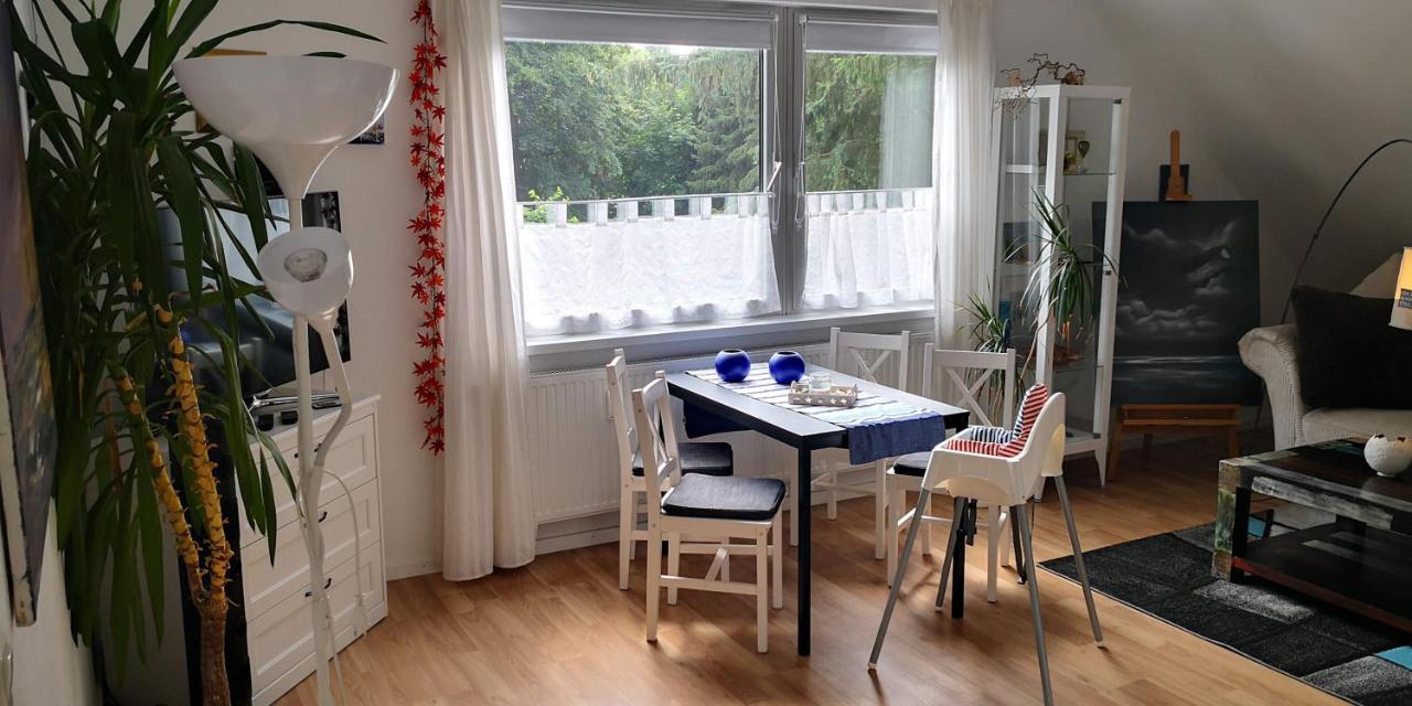 Kuenstler Ferienwohnung 3 Zimmer Kueche Bad Zentrale Lage Wulsbuttel ภายนอก รูปภาพ