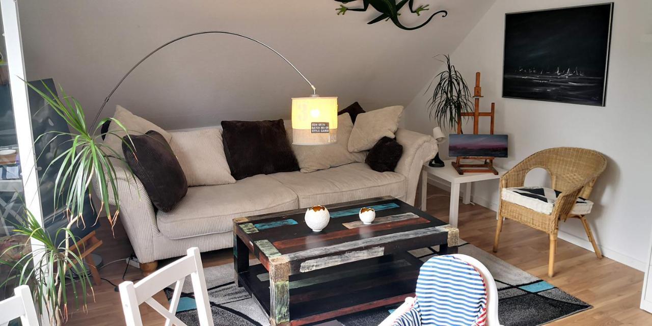 Kuenstler Ferienwohnung 3 Zimmer Kueche Bad Zentrale Lage Wulsbuttel ภายนอก รูปภาพ