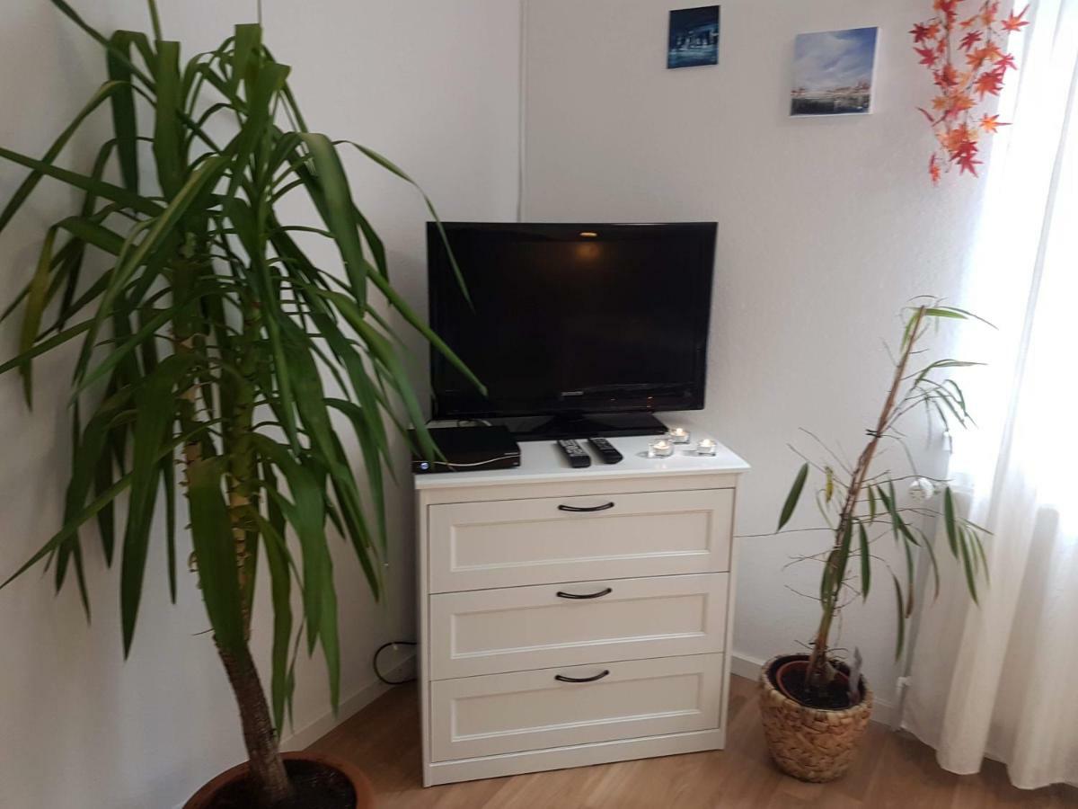 Kuenstler Ferienwohnung 3 Zimmer Kueche Bad Zentrale Lage Wulsbuttel ภายนอก รูปภาพ