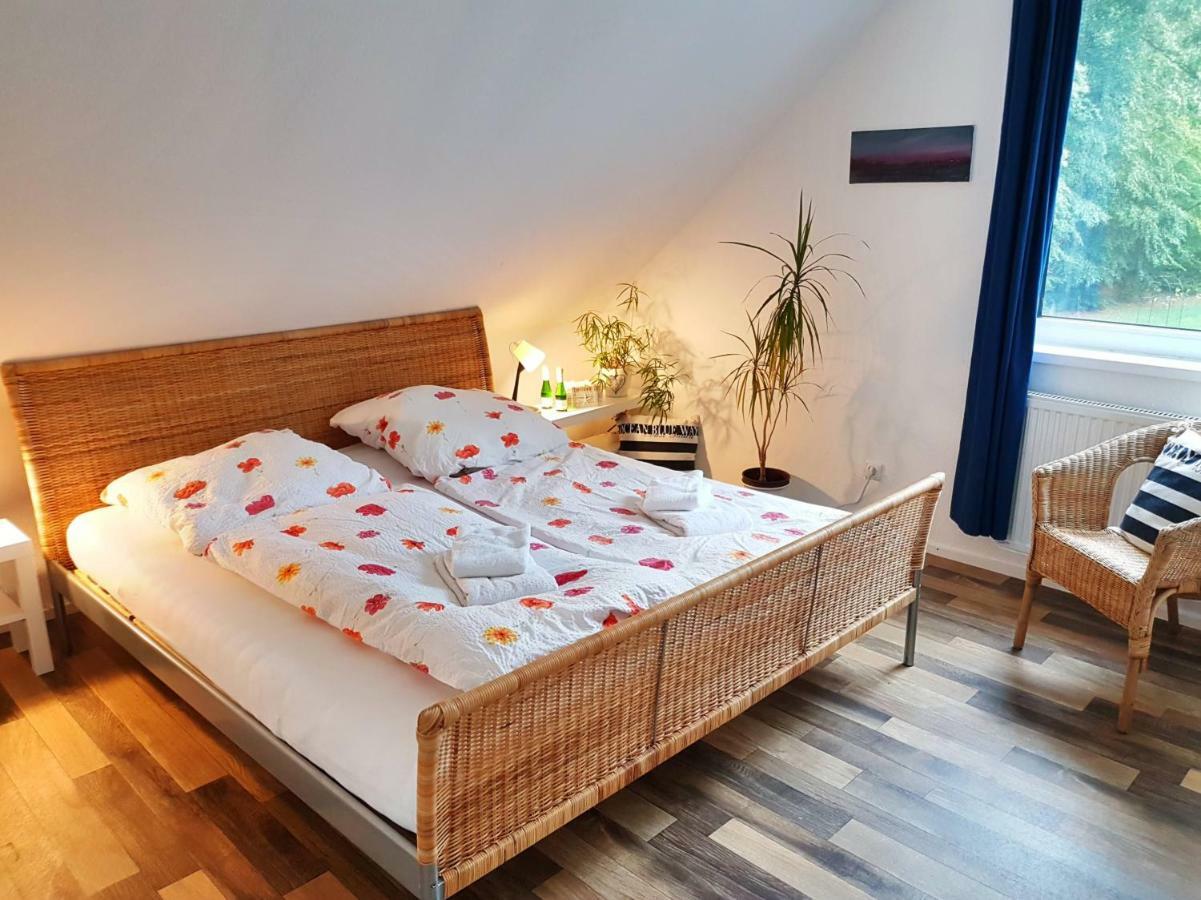 Kuenstler Ferienwohnung 3 Zimmer Kueche Bad Zentrale Lage Wulsbuttel ภายนอก รูปภาพ