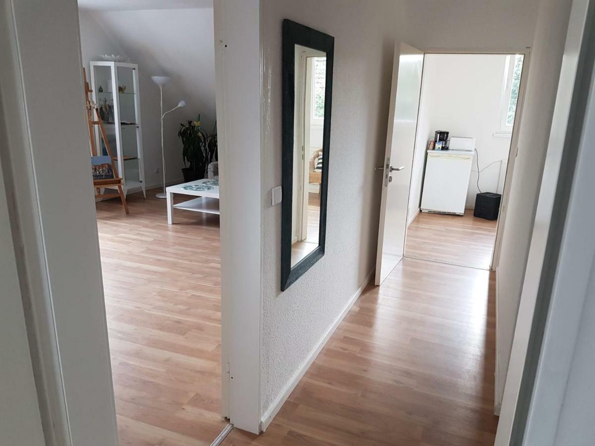 Kuenstler Ferienwohnung 3 Zimmer Kueche Bad Zentrale Lage Wulsbuttel ภายนอก รูปภาพ