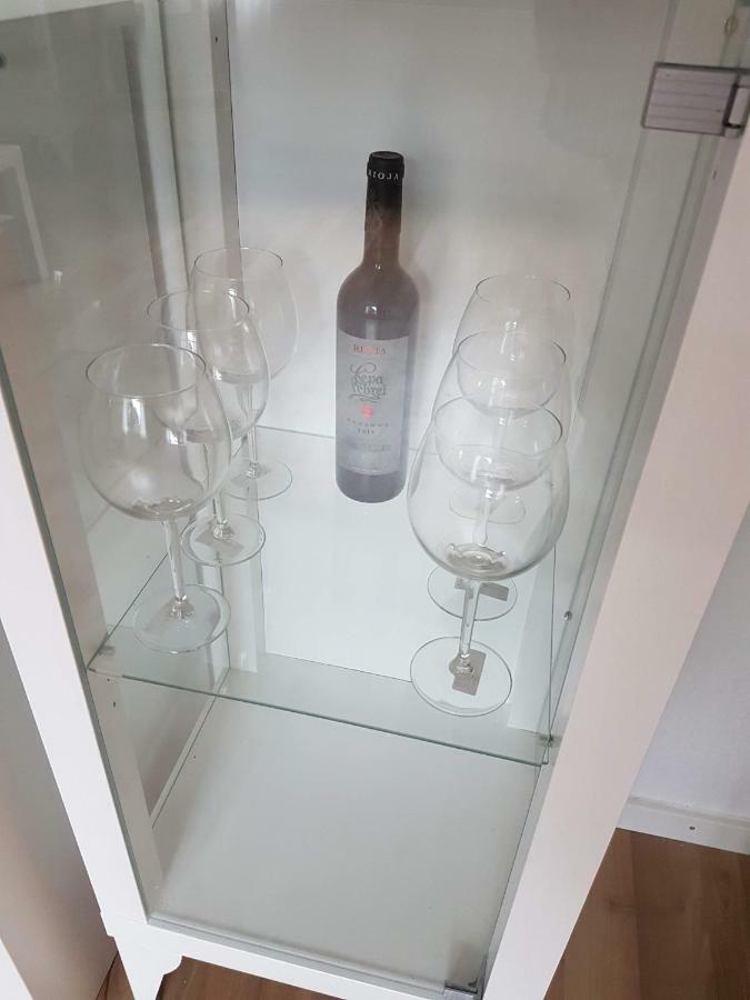 Kuenstler Ferienwohnung 3 Zimmer Kueche Bad Zentrale Lage Wulsbuttel ภายนอก รูปภาพ